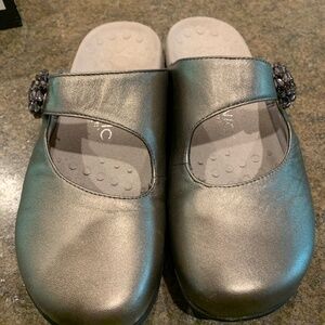 Vionic Mary Jane mule pewter